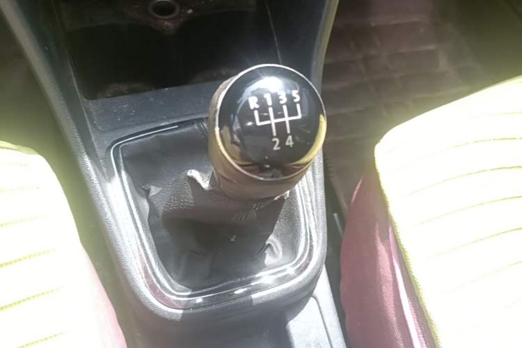 Used Volkswagen Jetta 2015 1.6L Manual Comfort Model Gear Lever