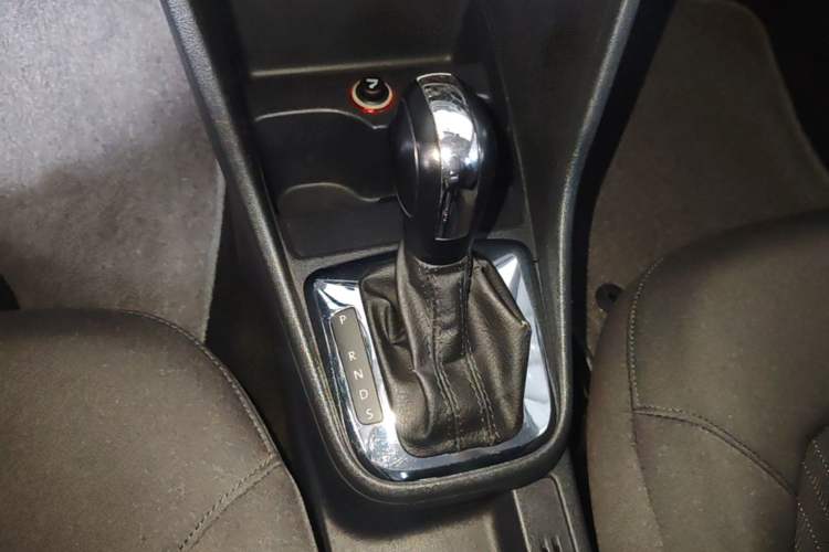 Used Volkswagen Jetta 2015 1.6L Automatic Comfort Model Gear Lever