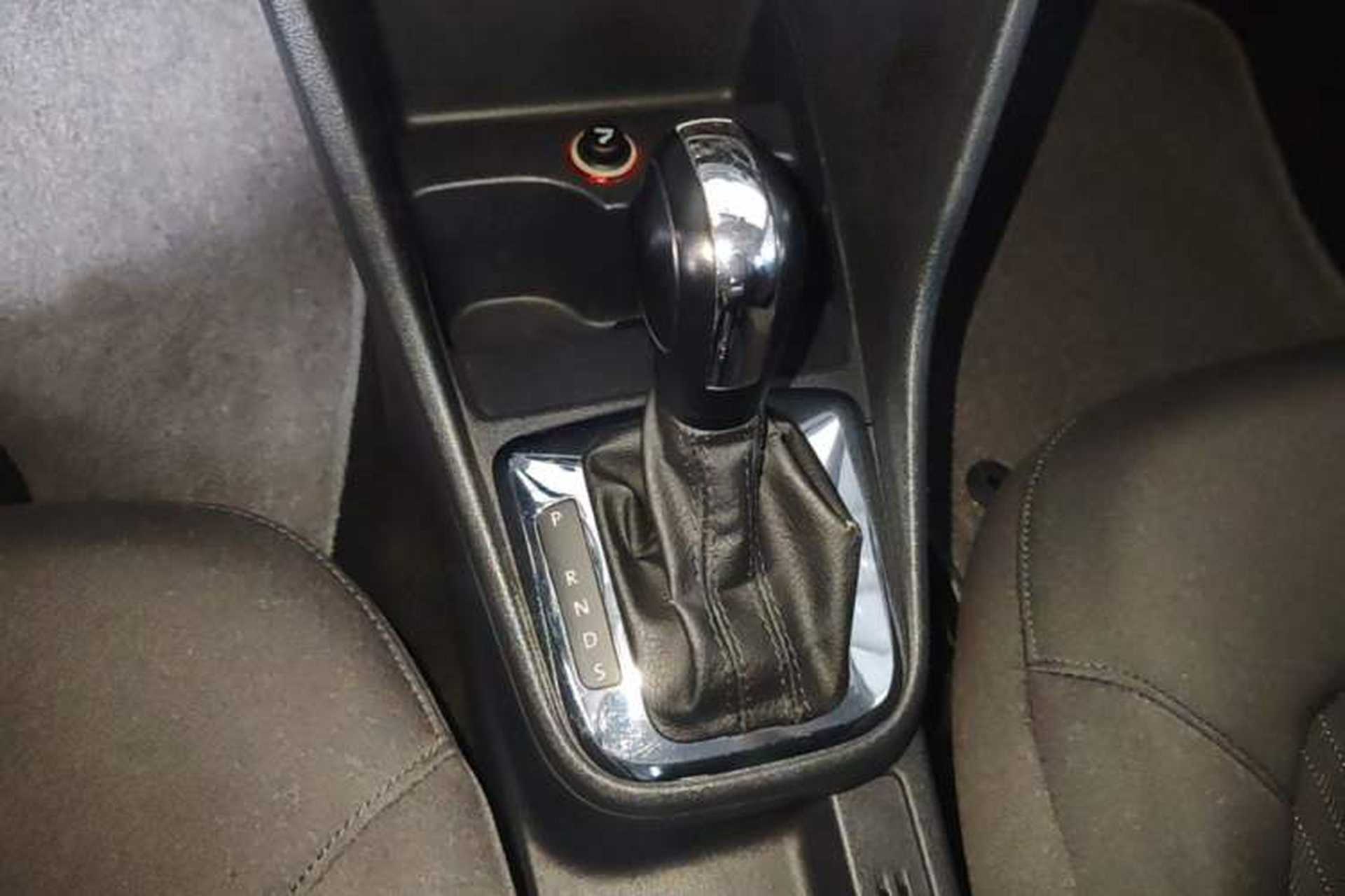 Used Volkswagen Jetta 2015 1.6L Automatic Comfort Model Gear Lever
