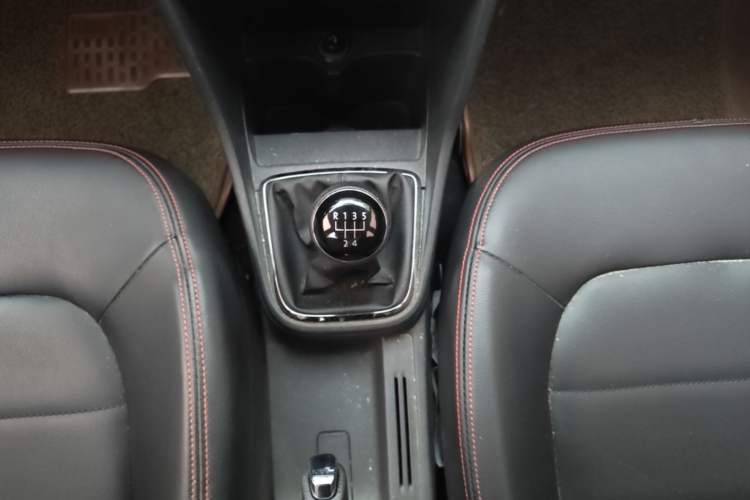Used Volkswagen Jetta 2015 Zhuihui Edition 1.6L Manual Comfort Model Gear Lever