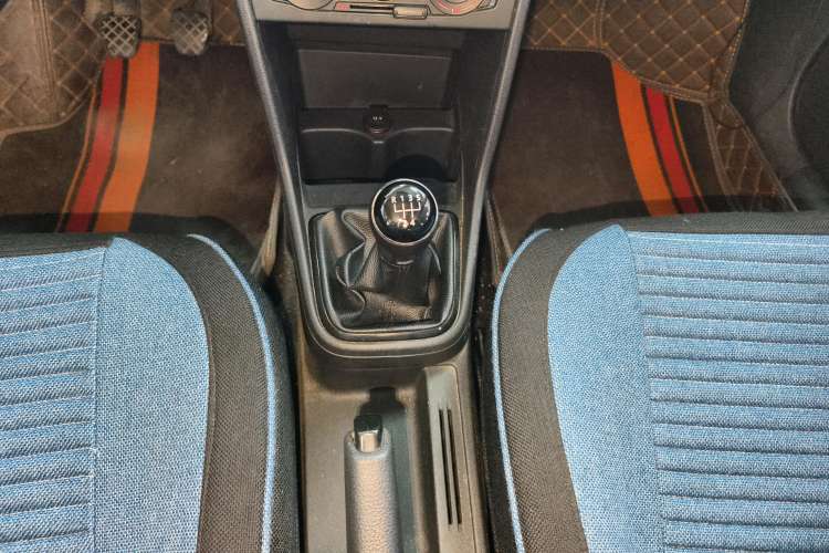Used Volkswagen Jetta 2015 1.4L Manual Fashion Model Gear Lever