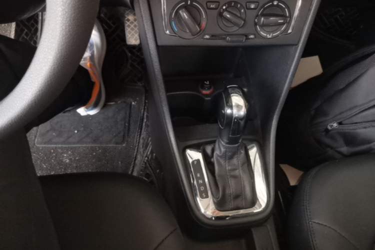 Used Volkswagen Jetta 2015 1.6L Automatic Comfort Model Gear Lever