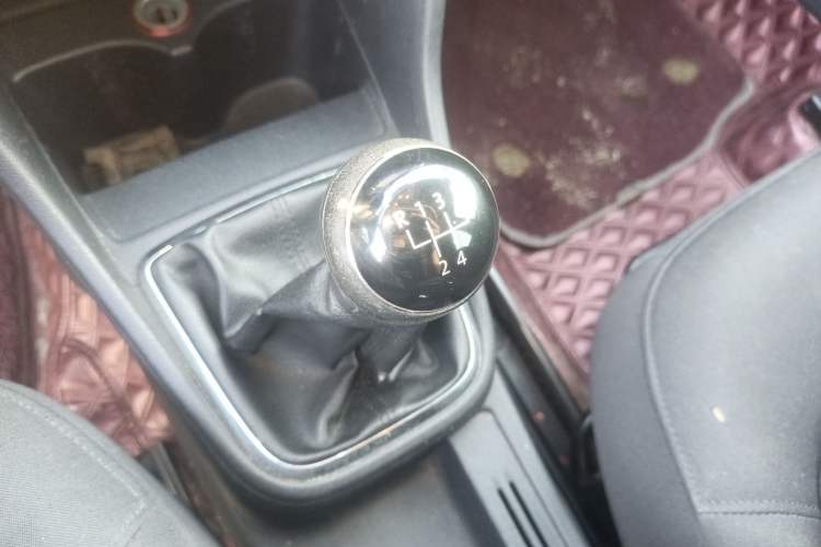 Used Volkswagen Jetta 2015 Zhihui Edition 1.4L Manual Comfort Model Gear Lever