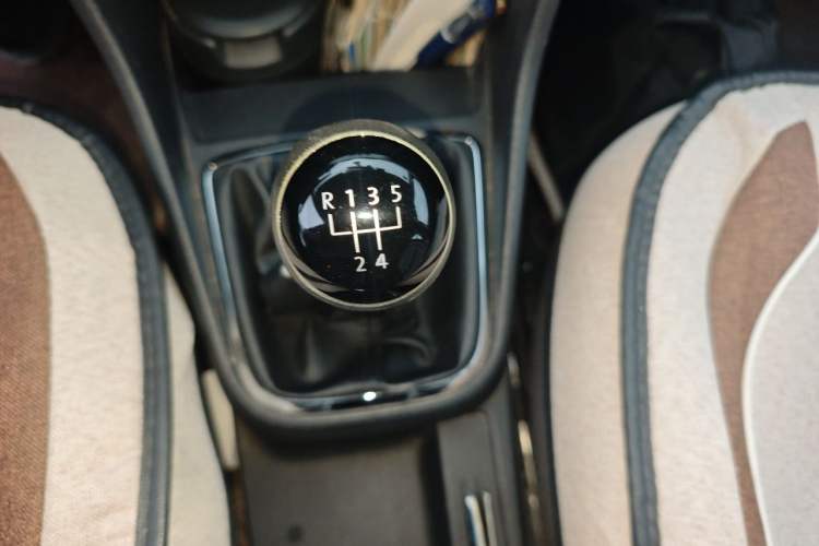 Used Volkswagen Jetta 2015 1.4L Manual Comfort Model Gear Lever