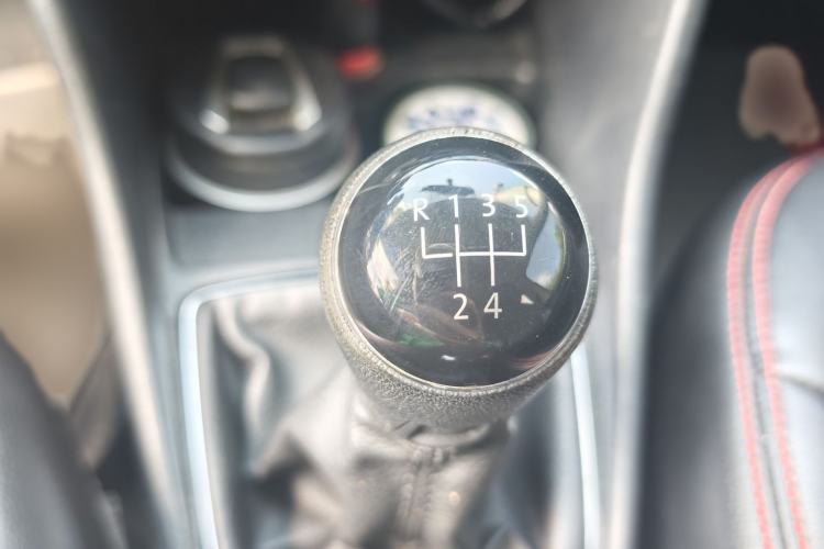 Used Volkswagen Jetta 2015 Zhuihui Edition 1.6L Manual Comfort Model Gear Lever
