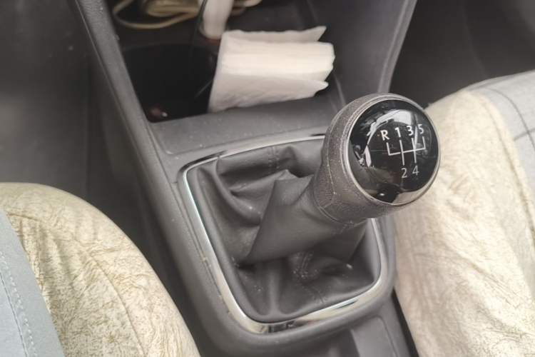 Used Volkswagen Jetta 2015 1.6L Manual Comfort Model Gear Lever