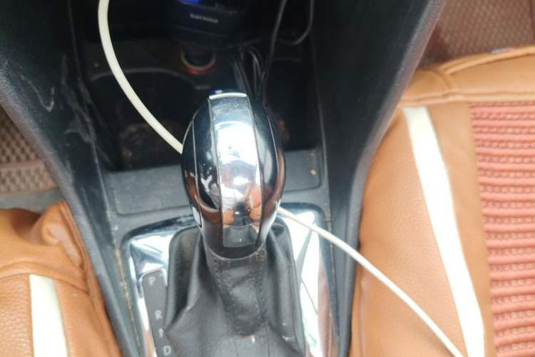 Used Volkswagen Jetta 2015 1.6L Automatic Comfort Model Gear Lever