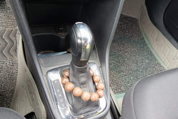 Used Volkswagen Jetta 2015 1.6L Automatic Fashion Model Gear Lever