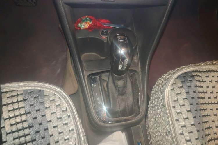 Used Volkswagen Jetta 2015 Value Edition 1.6L Automatic Comfort Version Gear Lever