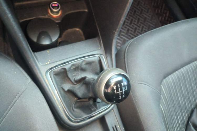 Used Volkswagen Jetta 2015 Zhuihui Edition 1.6L Manual Comfort Model Gear Lever