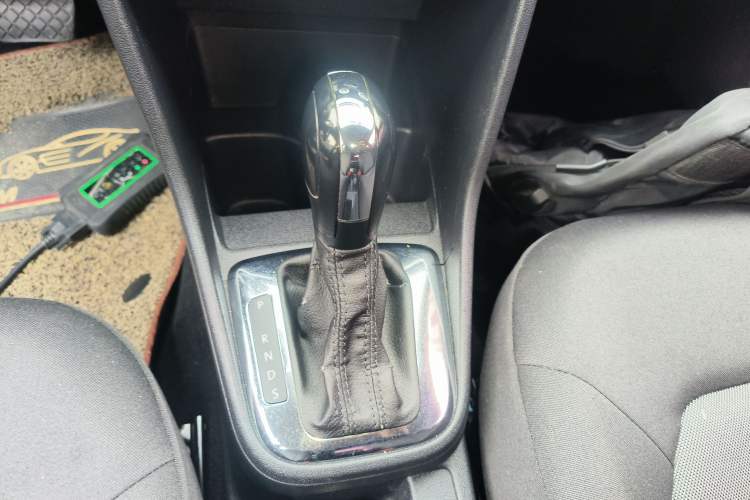 Used Volkswagen Jetta 2015 Value Edition 1.6L Automatic Fashion Version Gear Lever