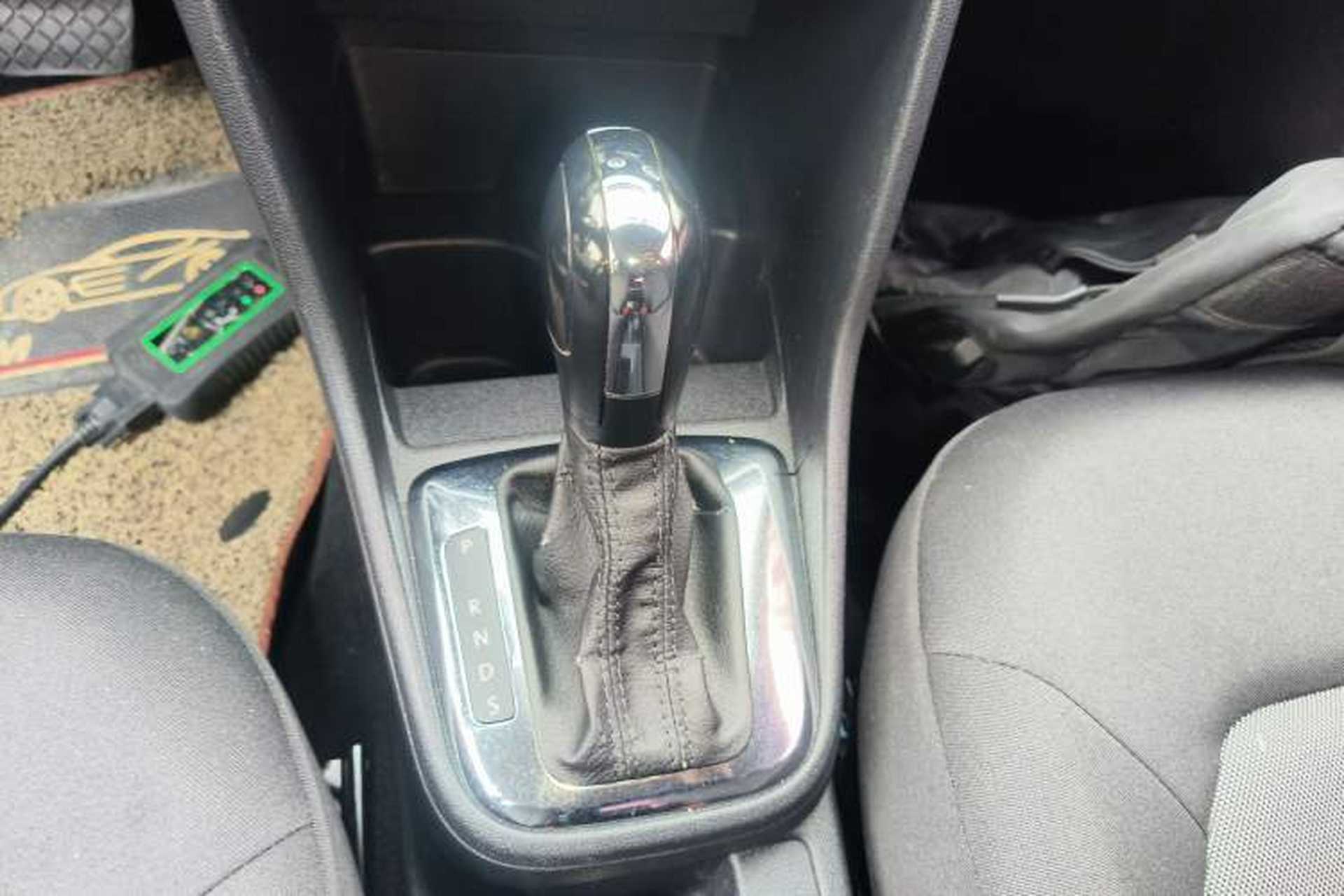 Used Volkswagen Jetta 2015 Value Edition 1.6L Automatic Fashion Version Gear Lever