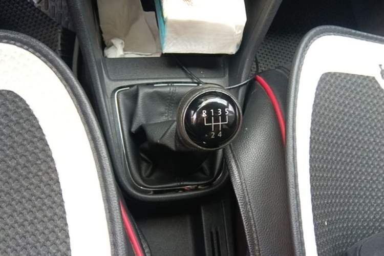 Used Volkswagen Jetta 2015 1.6L Manual Comfort Model Gear Lever