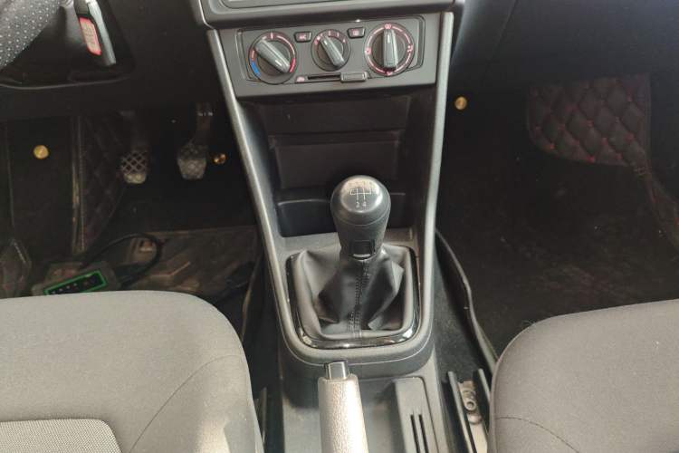 Used Volkswagen Jetta 2015 1.4L Manual Fashion Model Gear Lever