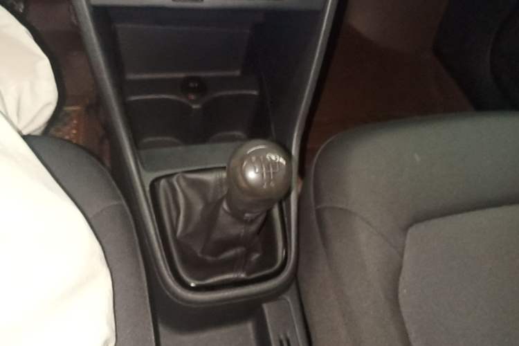 Used Volkswagen Jetta 2015 1.6L Manual Fashion Edition Gear Lever