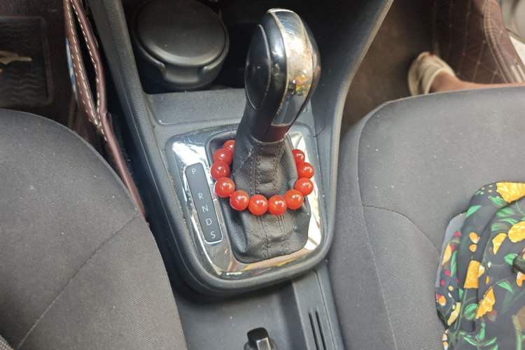 Used Volkswagen Jetta 2015 1.6L Automatic Fashion Model Gear Lever