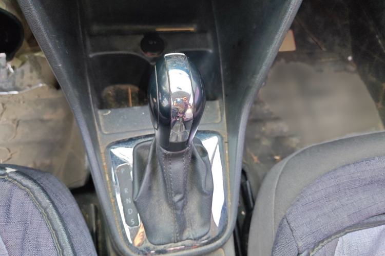 Used Volkswagen Jetta 2015 1.6L Automatic Fashion Model Gear Lever
