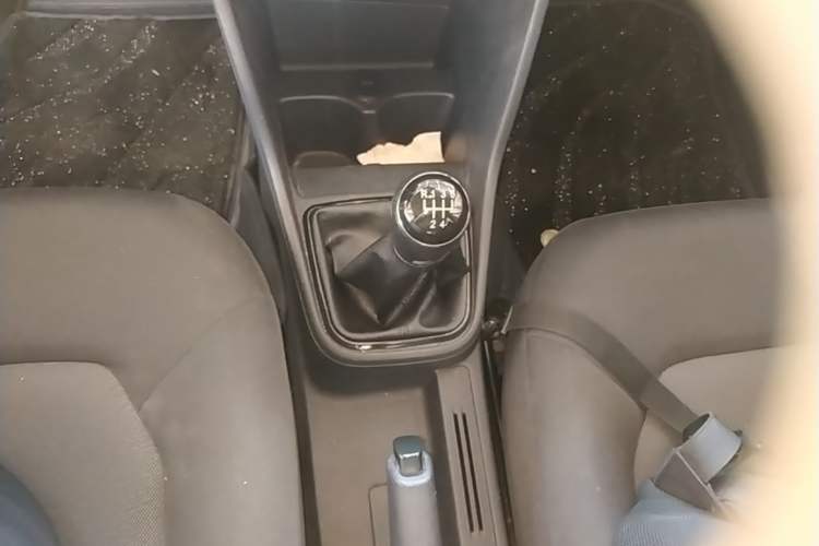 Used Volkswagen Jetta 2015 Zhuihui Edition 1.4L Manual Fashion Model Gear Lever