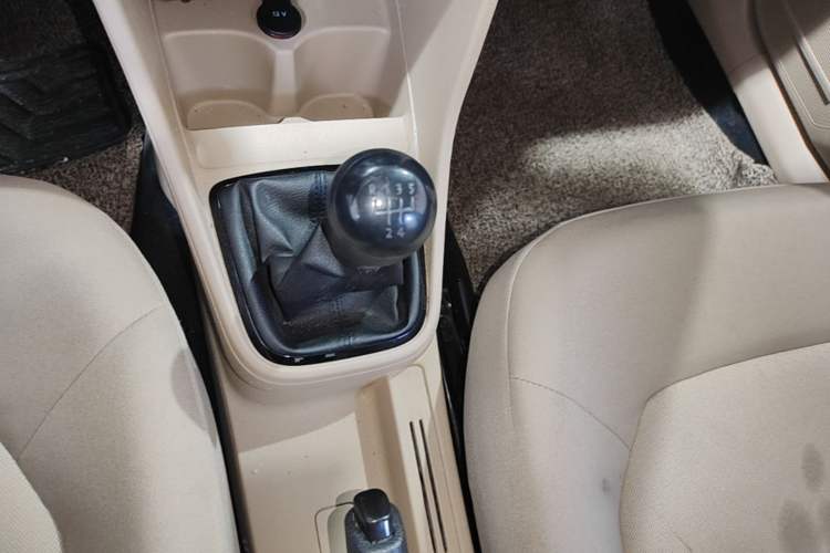 Used Volkswagen Jetta 2015 1.4L Manual Fashion Model Gear Lever