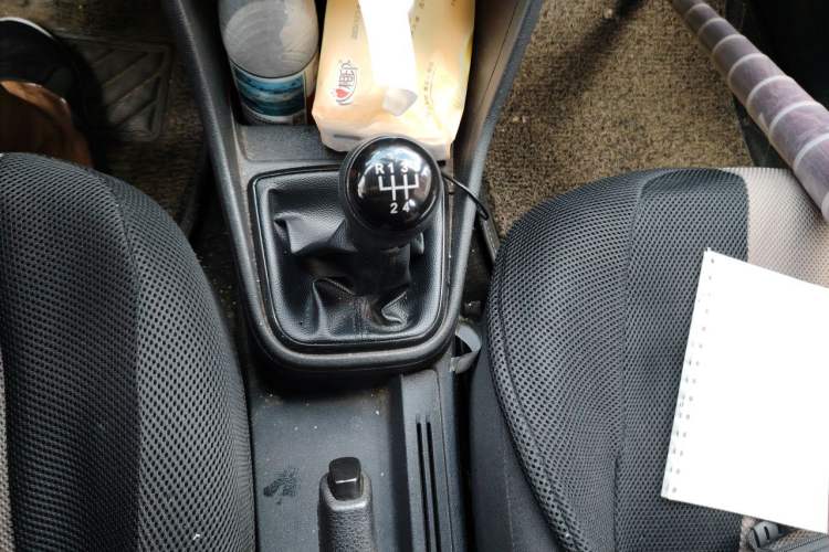 Used Volkswagen Jetta 2015 Value Edition 1.6L Manual Fashionable Style Gear Lever