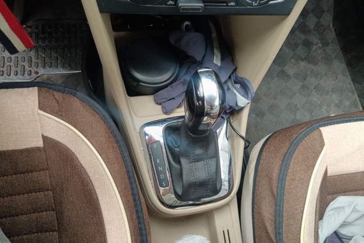 Used Volkswagen Jetta 2015 1.6L Automatic Comfort Model Gear Lever