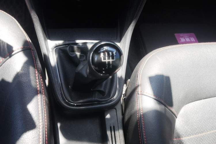 Used Volkswagen Jetta 2015 1.6L Manual Comfort Model Gear Lever