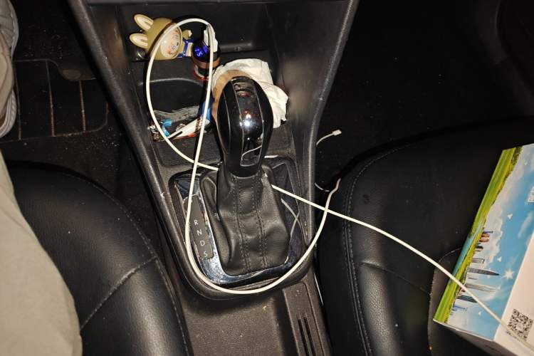 Used Volkswagen Jetta 2015 Value Edition 1.6L Automatic Comfort Version Gear Lever