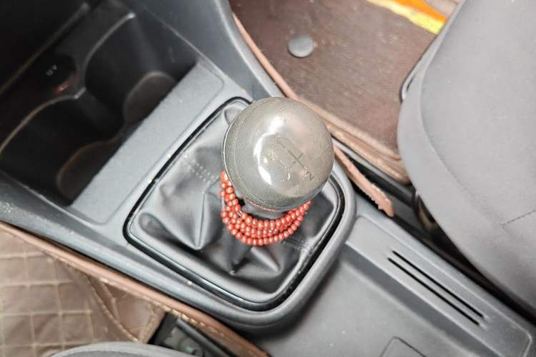 Used Volkswagen Jetta 2015 Zhuihui Edition 1.4L Manual Fashion Model Gear Lever