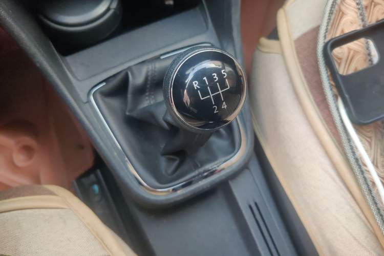 Used Volkswagen Jetta 2015 1.6L Manual Comfort Model Gear Lever