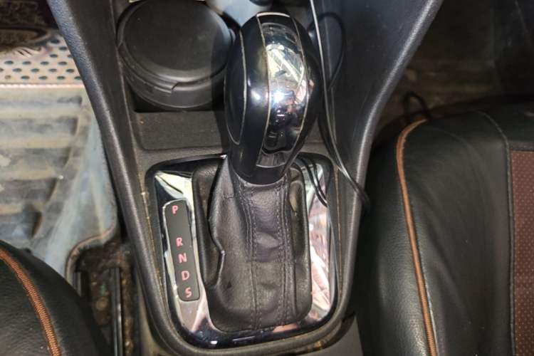 Used Volkswagen Jetta 2015 Value Edition 1.6L Automatic Fashion Version Gear Lever