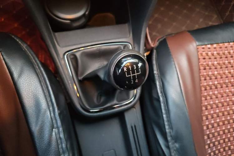 Used Volkswagen Jetta 2015 Zhuihui Edition 1.6L Manual Comfort Model Gear Lever