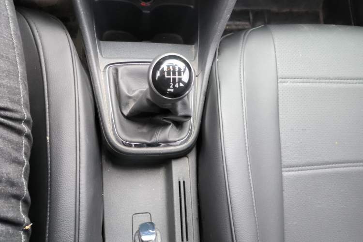 Used Volkswagen Jetta 2015 1.6L Manual Comfort Model Gear Lever