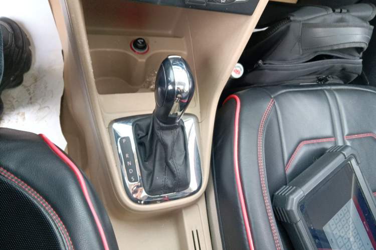 Used Volkswagen Jetta 2015 1.6L Automatic Comfort Model Gear Lever