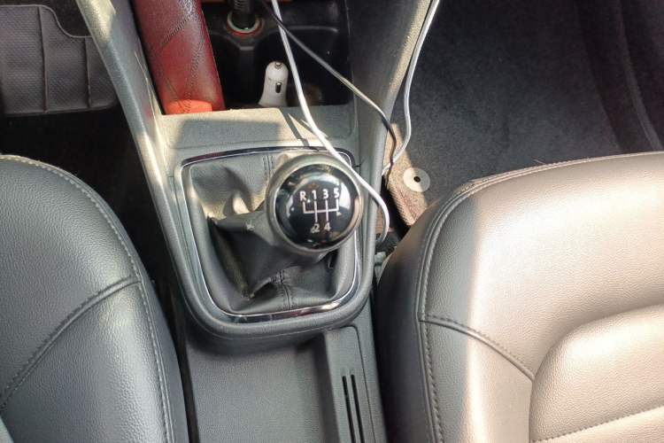 Used Volkswagen Jetta 2015 1.6L Manual Comfort Model Gear Lever