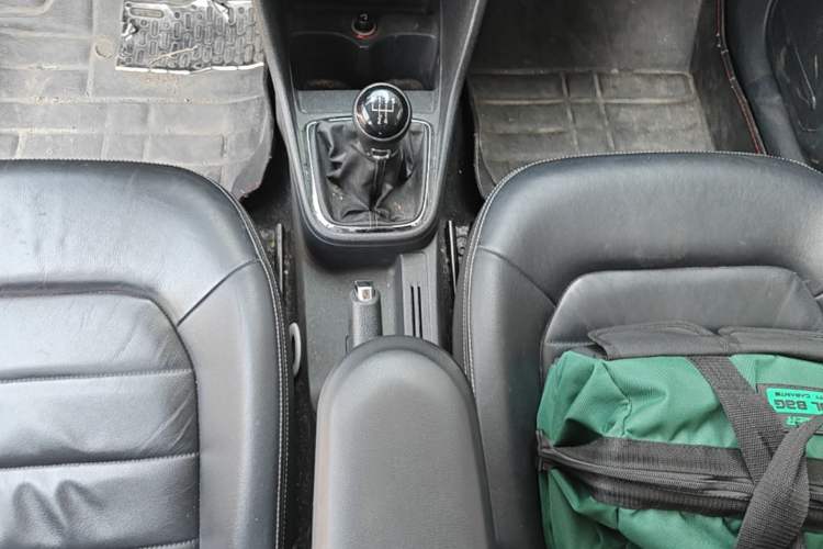 Used Volkswagen Jetta 2015 1.6L Manual Comfort Model Gear Lever