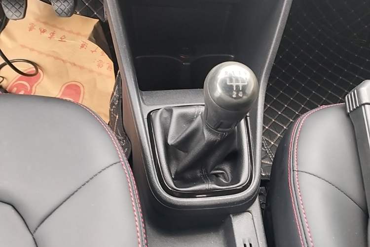 Used Volkswagen Jetta 2015 Value Edition 1.6L Manual Fashionable Style Gear Lever