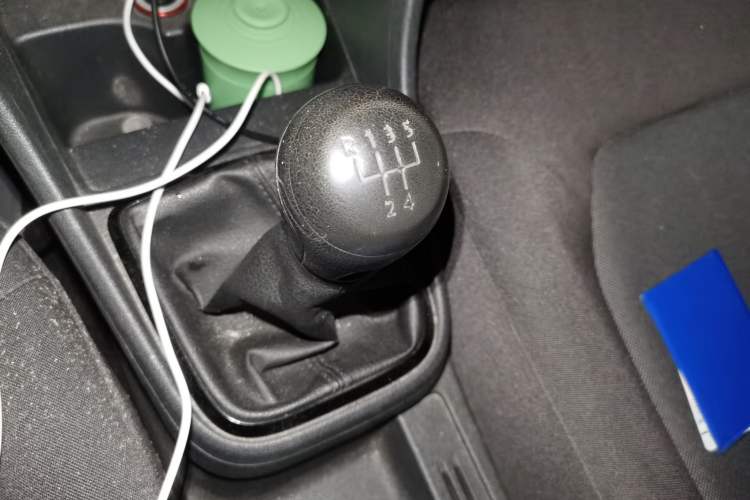 Used Volkswagen Jetta 2015 Zhuihui Edition 1.4L Manual Fashion Model Gear Lever
