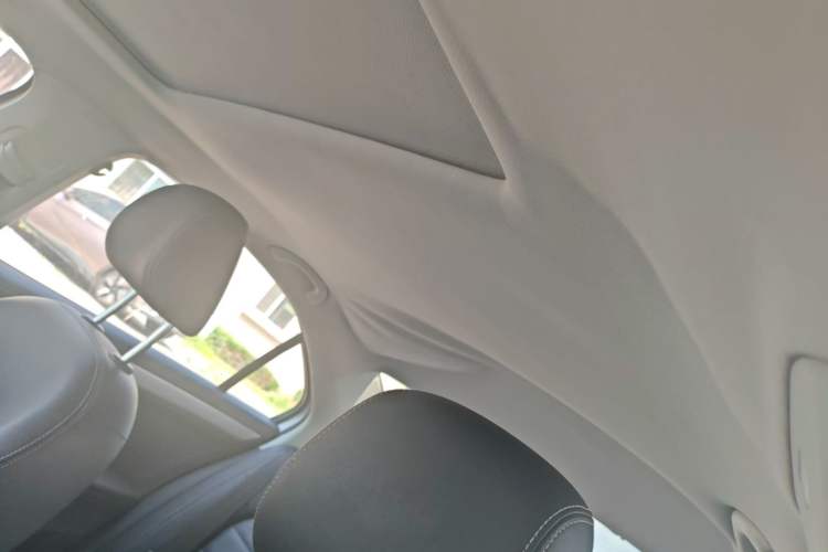 Used Volkswagen Jetta 2015 1.6L Manual Comfort Model Headliner
