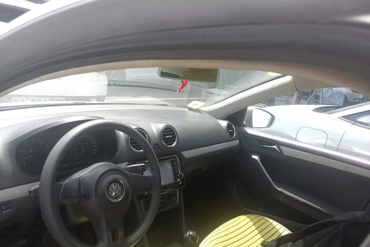 Used Volkswagen Jetta 2015 1.6L Manual Comfort Model Headliner