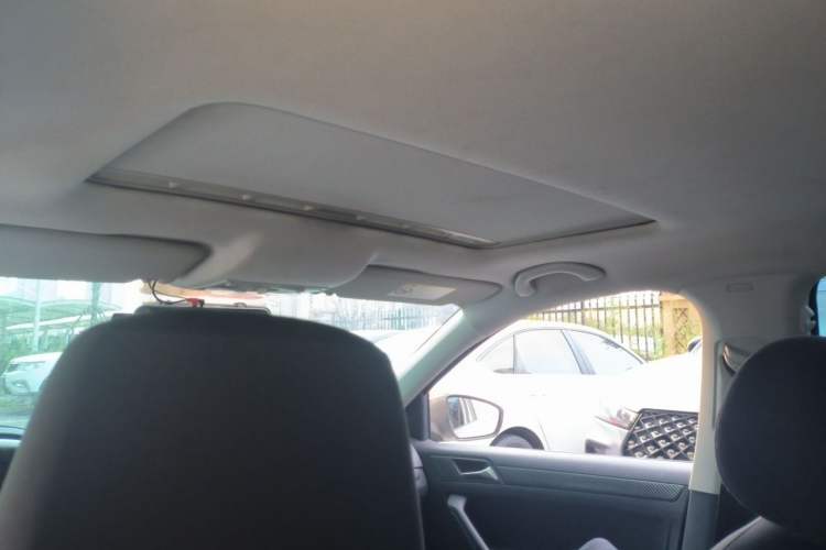 Used Volkswagen Jetta 2015 Zhuihui Edition 1.6L Manual Comfort Model Headliner