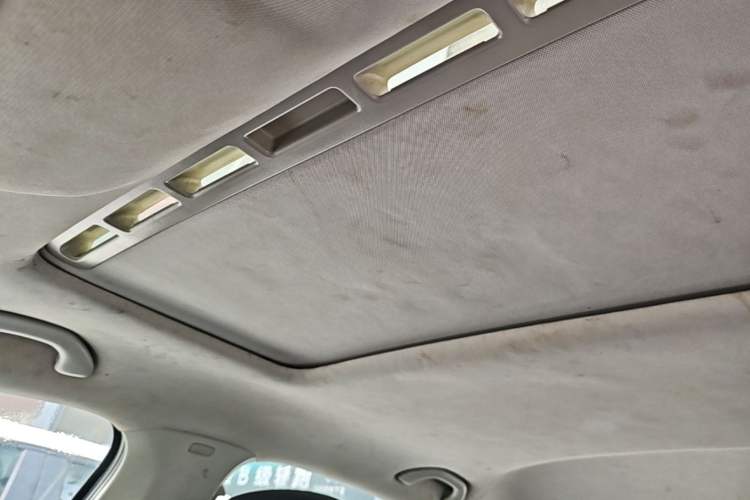Used Volkswagen Jetta 2015 1.6L Manual Comfort Model Headliner