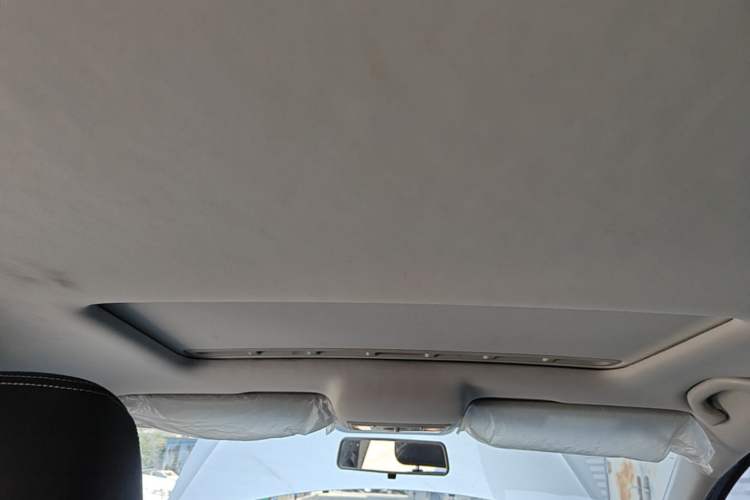 Used Volkswagen Jetta 2015 1.6L Manual Comfort Model Headliner