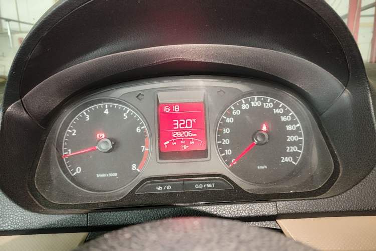 Used Volkswagen Jetta 2015 Zhuihui Edition 1.4L Manual Fashion Model Instrument Cluster