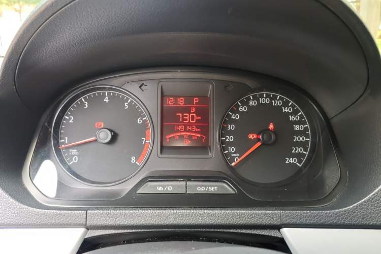 Used Volkswagen Jetta 2015 Value Edition 1.6L Automatic Comfort Version Instrument Cluster