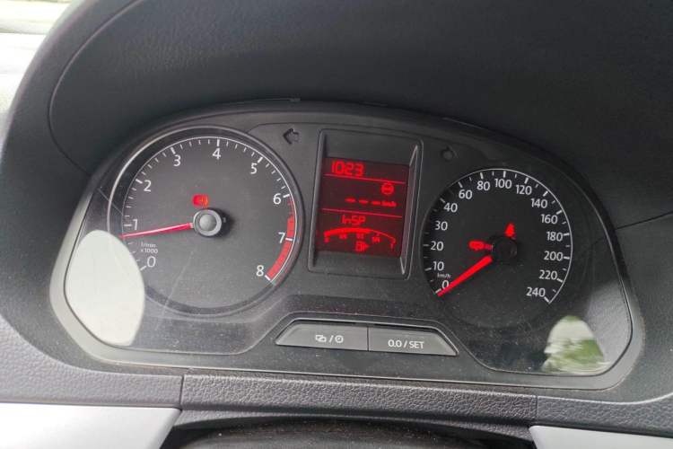 Used Volkswagen Jetta 2015 Zhuihui Edition 1.6L Manual Comfort Model Instrument Cluster