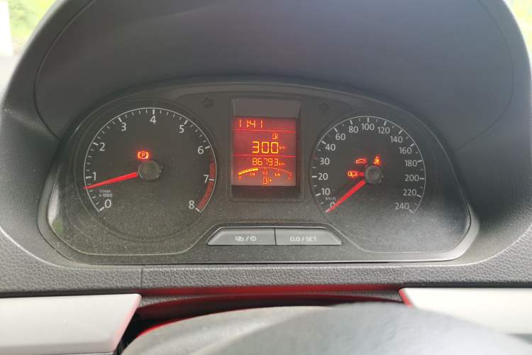 Used Volkswagen Jetta 2015 Zhuihui Edition 1.6L Manual Comfort Model Instrument Cluster