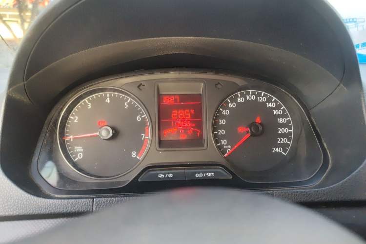 Used Volkswagen Jetta 2015 Value Edition 1.6L Manual Fashionable Style Instrument Cluster