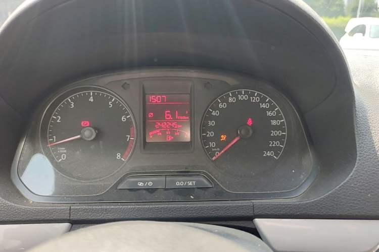 Used Volkswagen Jetta 2015 Zhuihui Edition 1.6L Manual Comfort Model Instrument Cluster