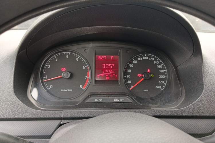 Used Volkswagen Jetta 2015 1.6L Automatic Fashion Model Instrument Cluster