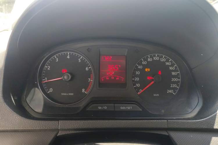 Used Volkswagen Jetta 2015 1.6L Manual Fashion Edition Instrument Cluster